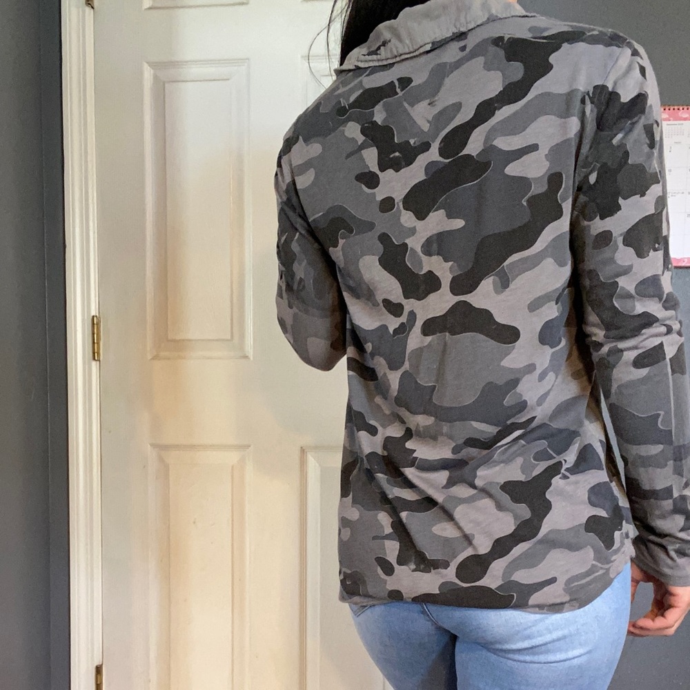 Button down - Picture 2 of 2